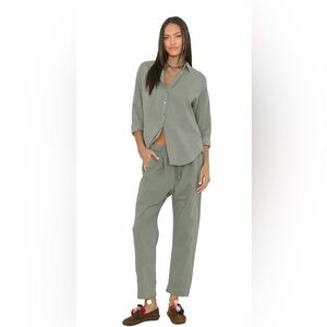 XiRENA Sage Green Draper Pants size medium